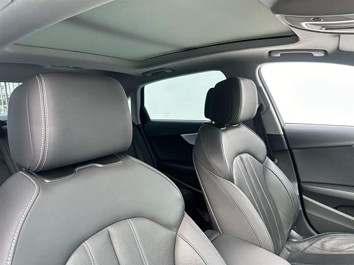 Фото 14 - Audi A4L