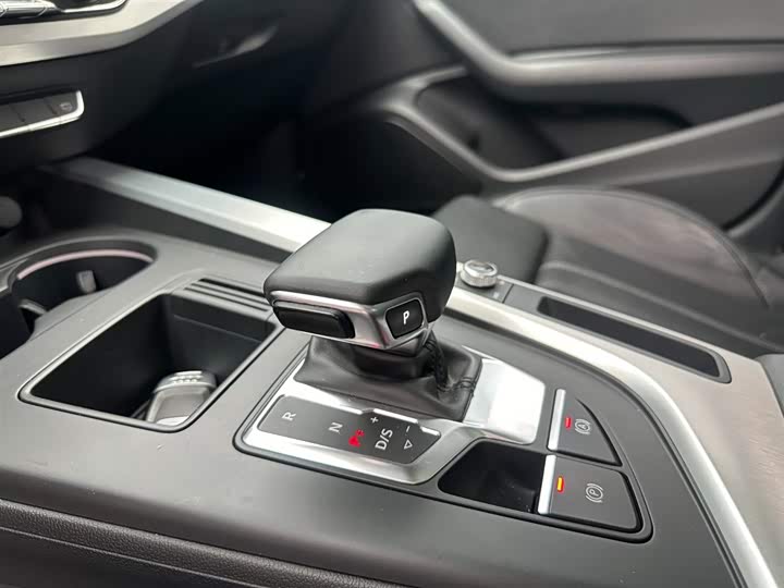 Фото 18 - Audi A4L