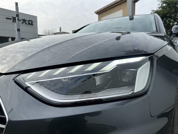 Фото 6 - Audi A4L