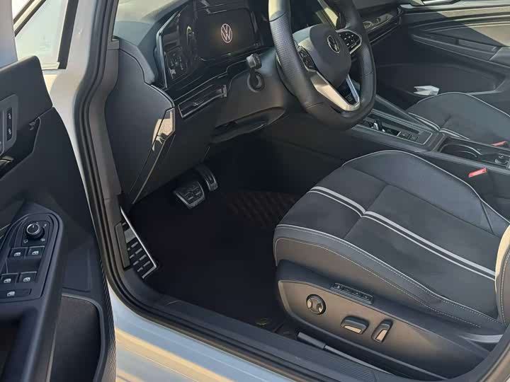 Фото 7 - Volkswagen Golf