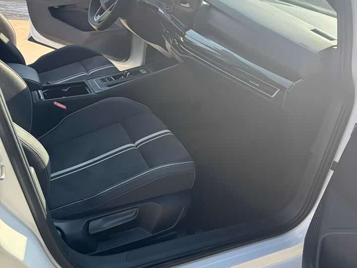 Фото 9 - Volkswagen Golf