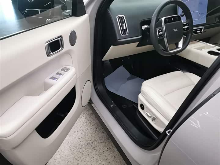 Фото 16 - LiXiang L6