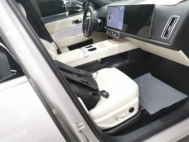 Фото 25 - LiXiang L6