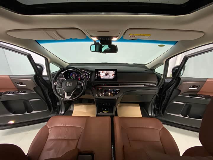 Фото 10 - Honda Odyssey