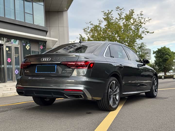 Фото 10 - Audi A4L