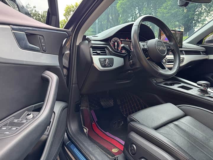 Фото 4 - Audi A4L