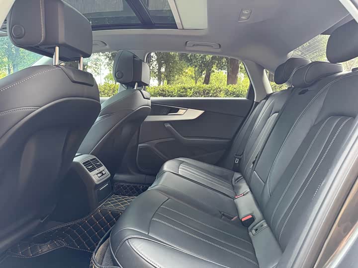 Фото 8 - Audi A4L