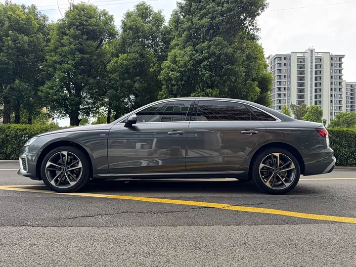 Фото 9 - Audi A4L