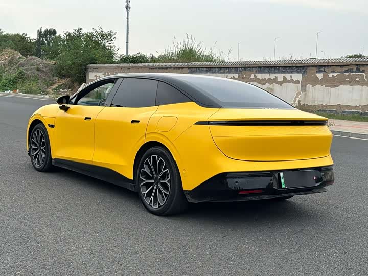 Фото 9 - Zeekr 007