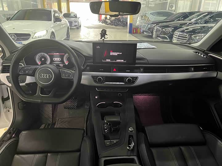 Фото 6 - Audi A4L