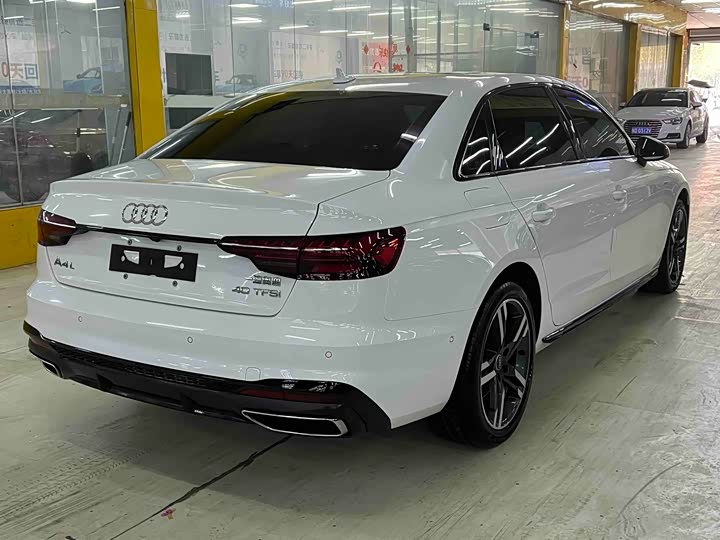 Фото 7 - Audi A4L