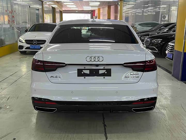 Фото 8 - Audi A4L