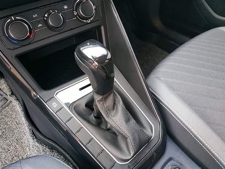 Фото 14 - Volkswagen Lavida