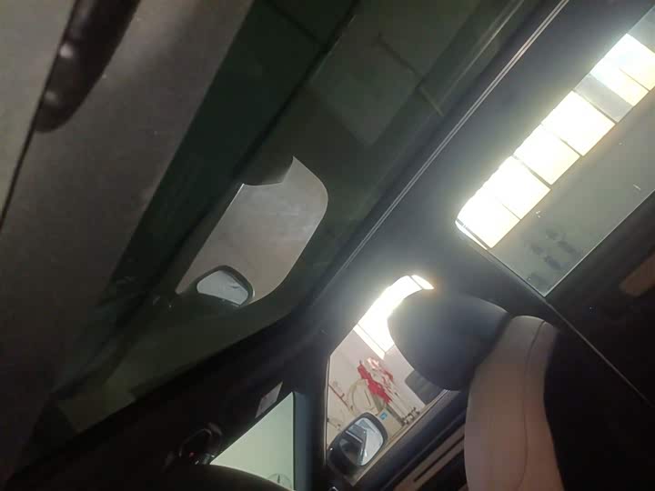 Фото 18 - Geely Icon