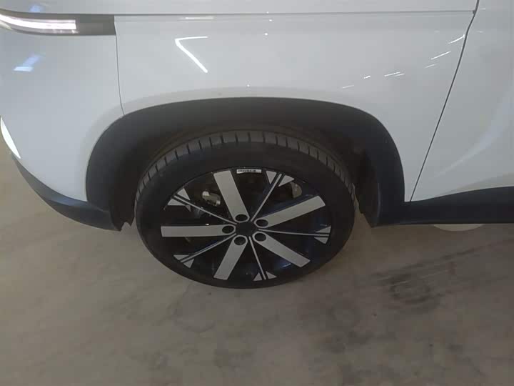 Фото 23 - Geely Icon