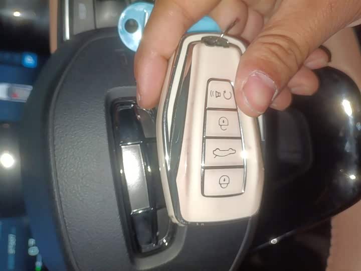 Фото 9 - Geely Icon