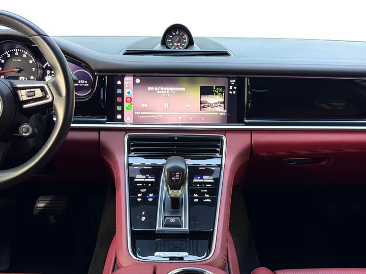 Фото 17 - Porsche Panamera