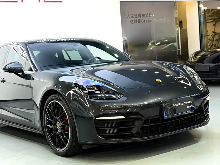 Фото 25 - Porsche Panamera