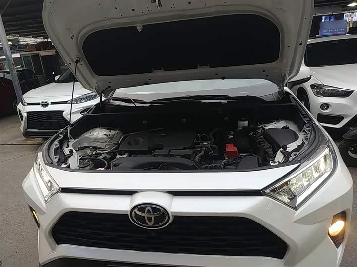 Фото 20 - Toyota RAV4
