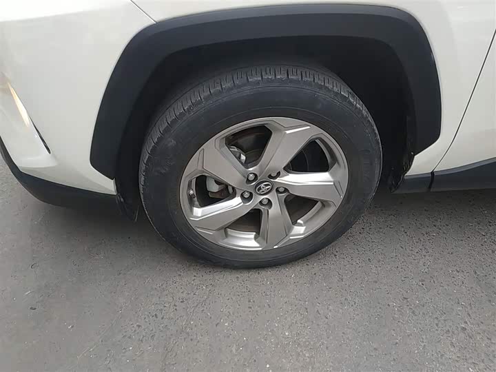 Фото 23 - Toyota RAV4