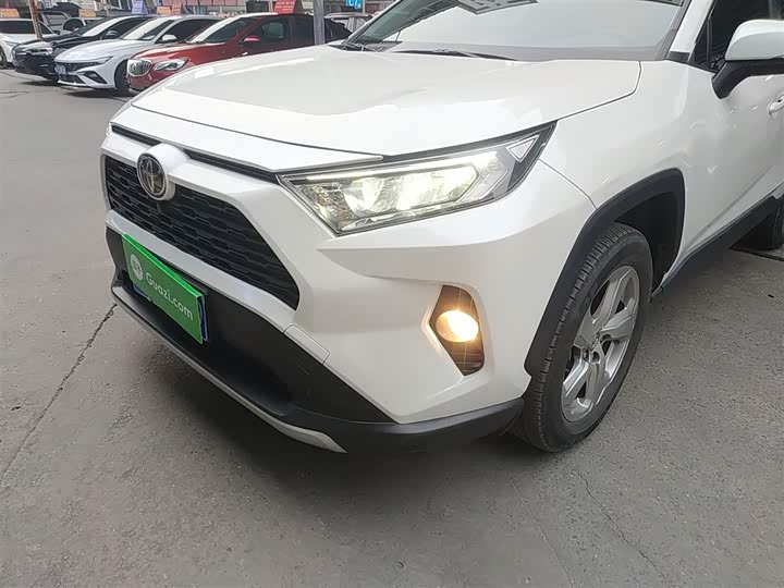 Фото 24 - Toyota RAV4