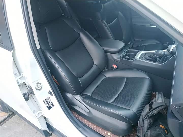 Фото 25 - Toyota RAV4