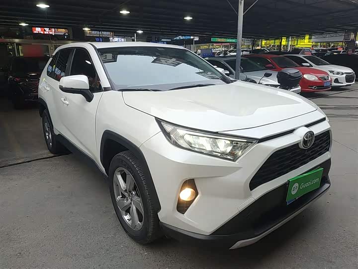 Фото 4 - Toyota RAV4