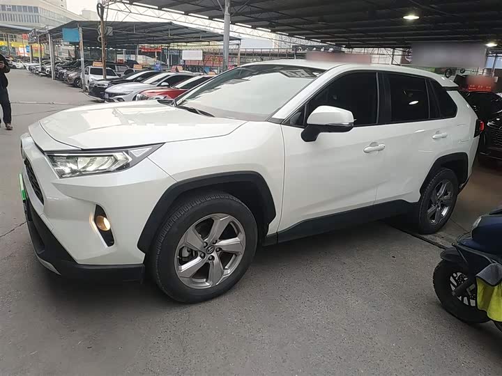 Фото 5 - Toyota RAV4