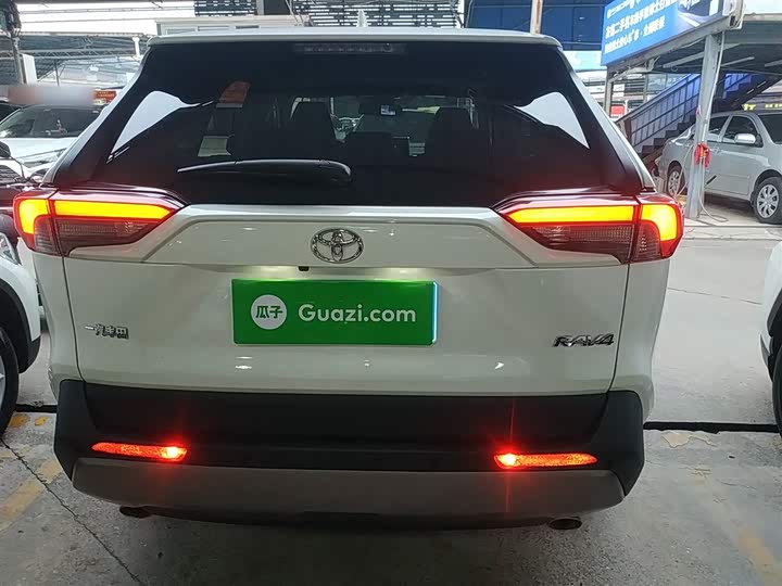 Фото 6 - Toyota RAV4