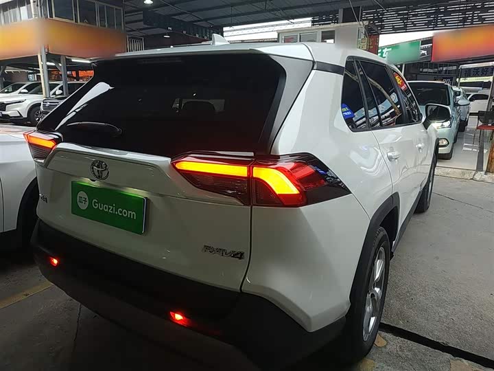 Фото 7 - Toyota RAV4