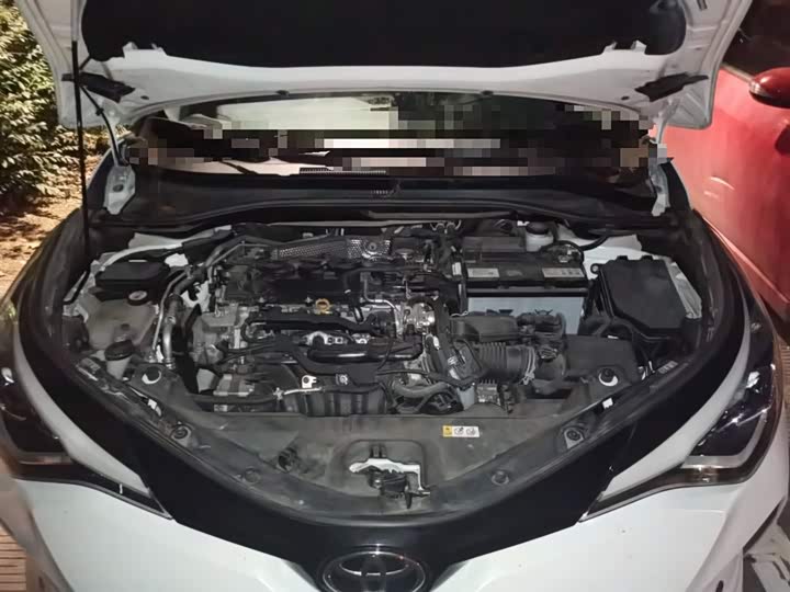 Фото 11 - Toyota C-HR