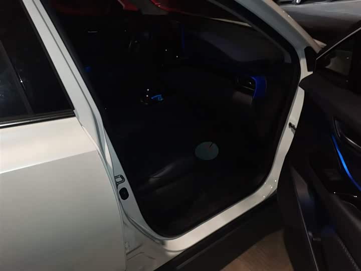 Фото 20 - Toyota C-HR