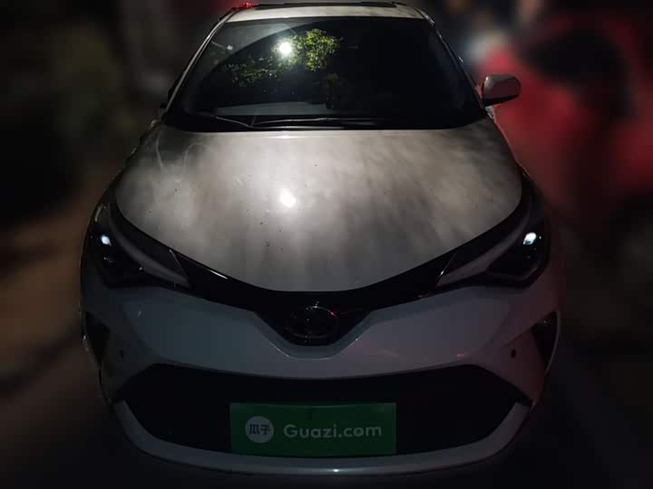 Фото 24 - Toyota C-HR