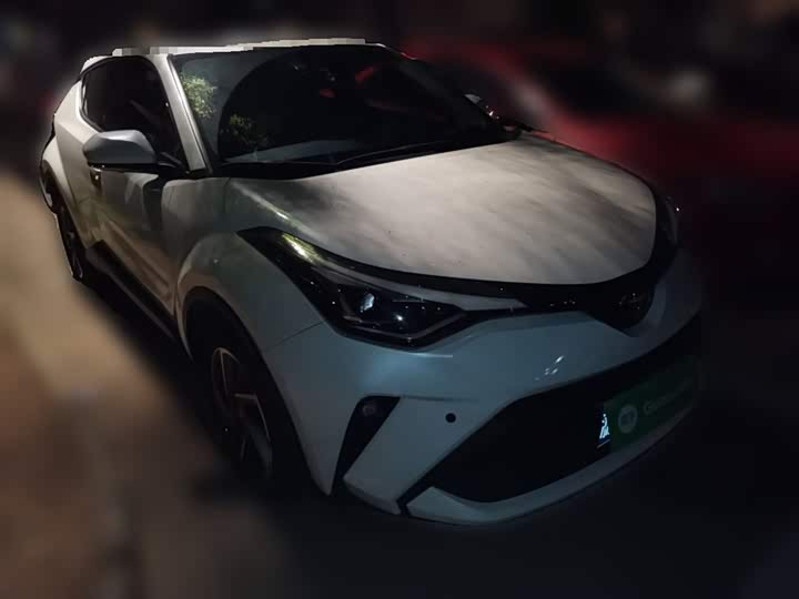 Фото 26 - Toyota C-HR