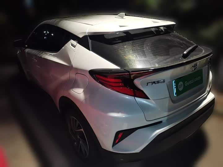 Фото 27 - Toyota C-HR