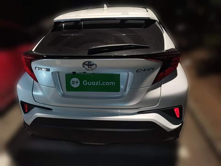 Фото 28 - Toyota C-HR