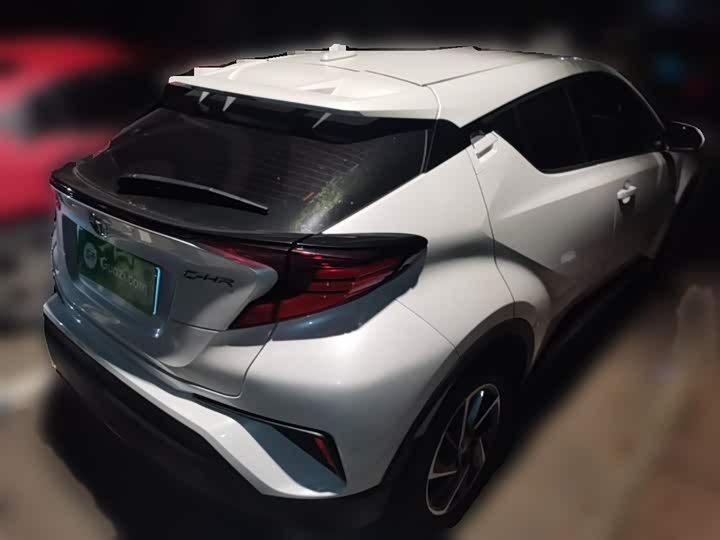 Фото 29 - Toyota C-HR