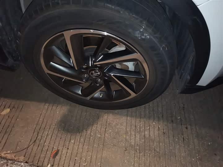 Фото 31 - Toyota C-HR