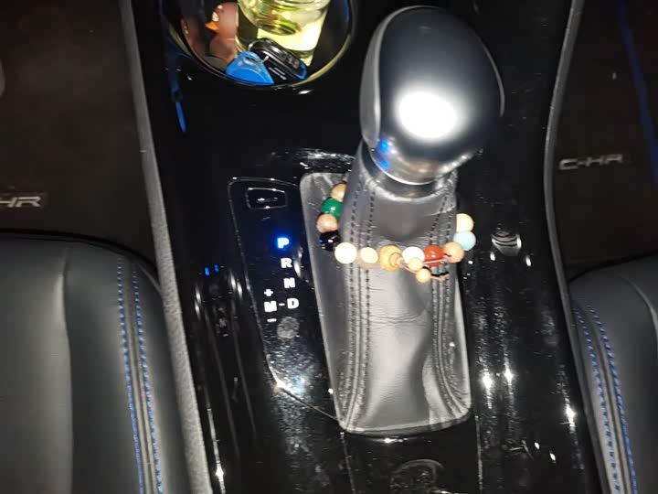 Фото 7 - Toyota C-HR