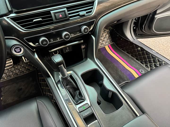 Фото 11 - Honda Accord