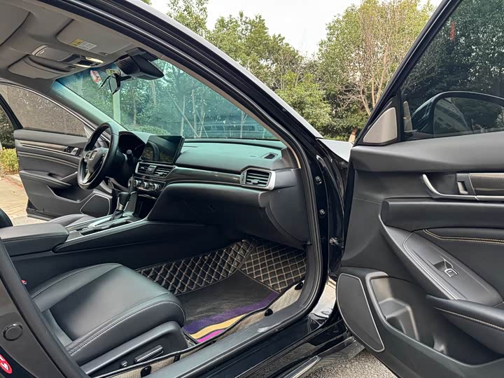 Фото 15 - Honda Accord