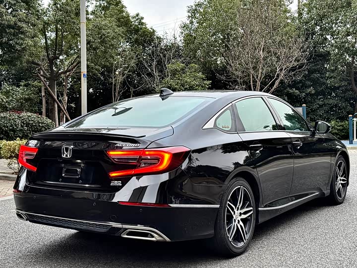 Фото 16 - Honda Accord