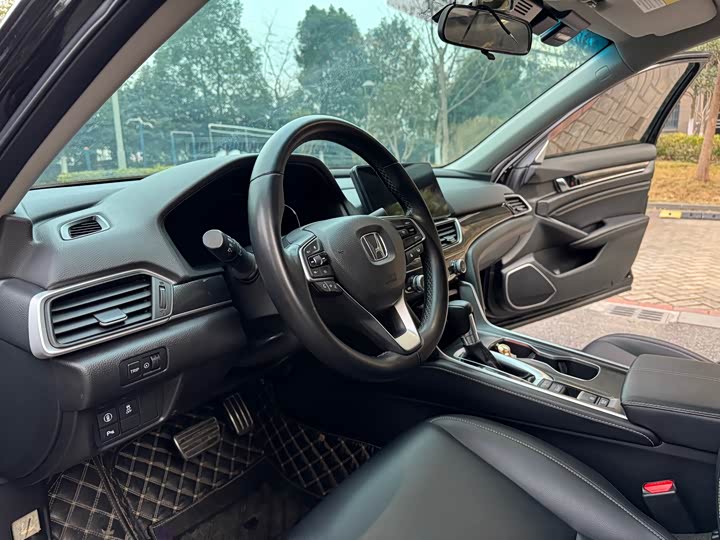 Фото 8 - Honda Accord