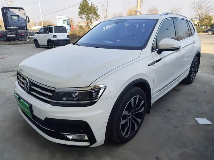 Фото 1 - Volkswagen Tiguan L Pro