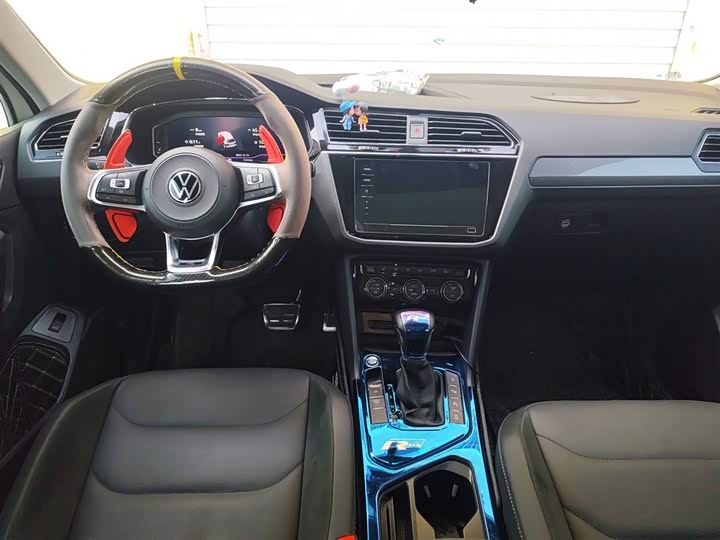 Фото 10 - Volkswagen Tiguan L Pro