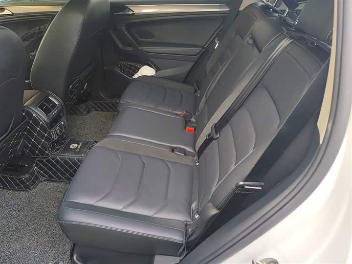 Фото 17 - Volkswagen Tiguan L Pro