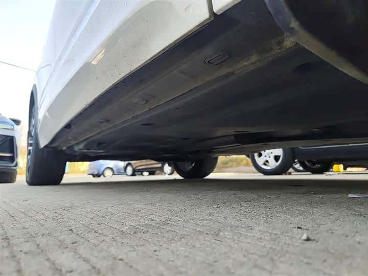 Фото 21 - Volkswagen Tiguan L Pro