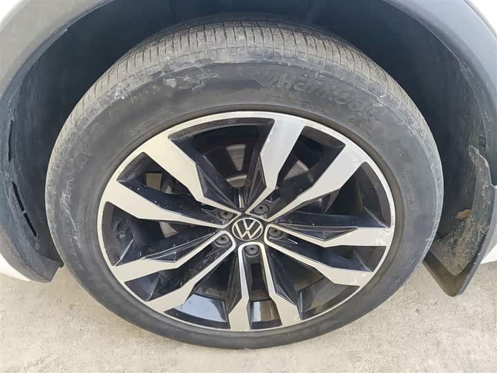 Фото 23 - Volkswagen Tiguan L Pro