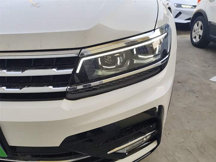 Фото 24 - Volkswagen Tiguan L Pro