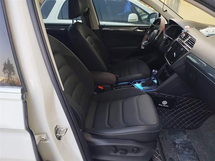 Фото 25 - Volkswagen Tiguan L Pro